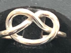 lavorazione artigianale di un anello